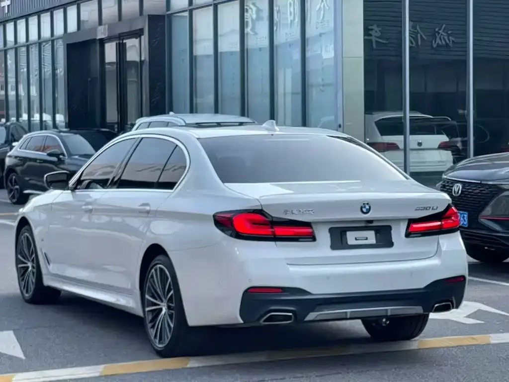 BMW 5 Series — фото 9