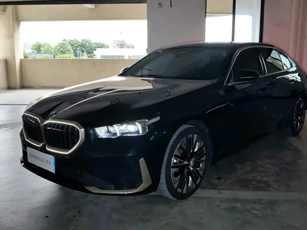 BMW 5 Series — фото 1