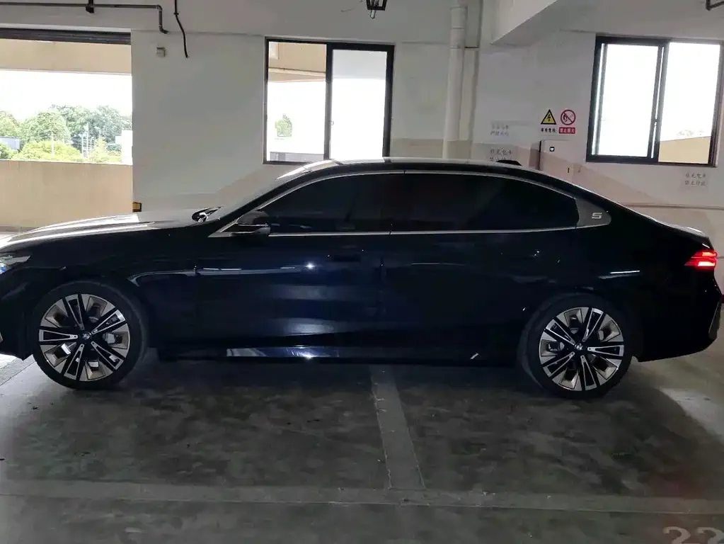 BMW 5 Series — фото 4