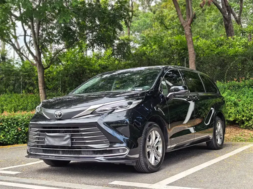 Toyota Sienna — фото 10