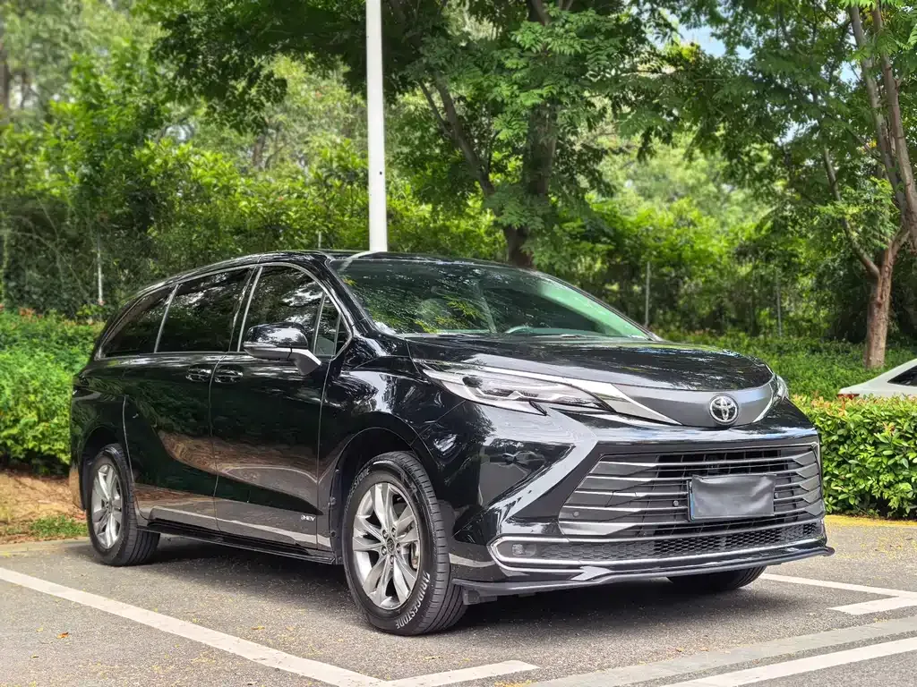 Toyota Sienna — фото 7