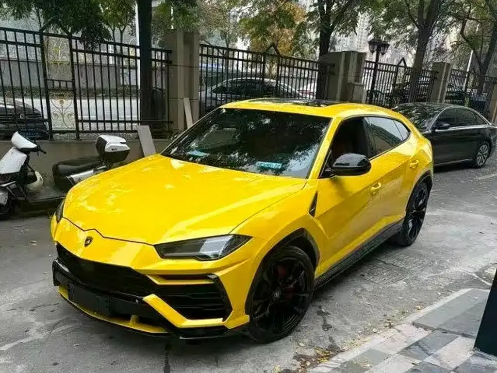 Lamborghini Urus — фото 1