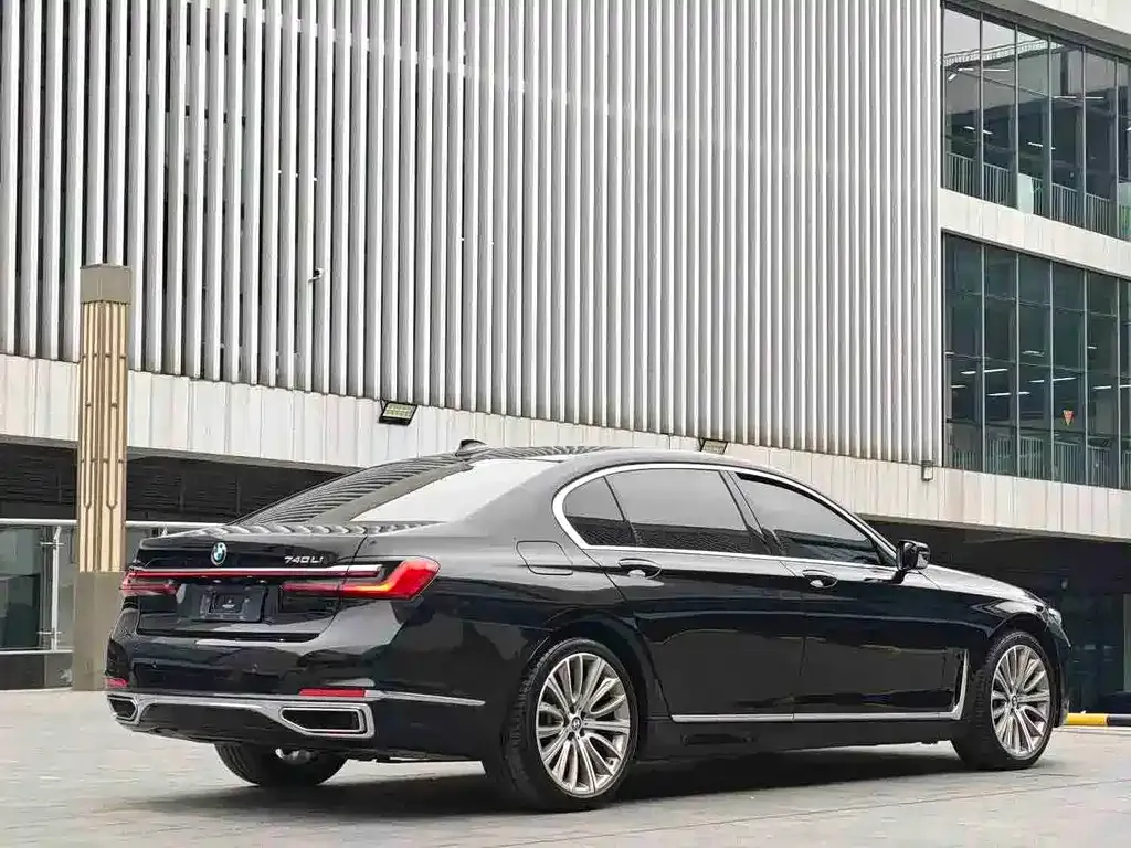 BMW 7 Series — фото 3