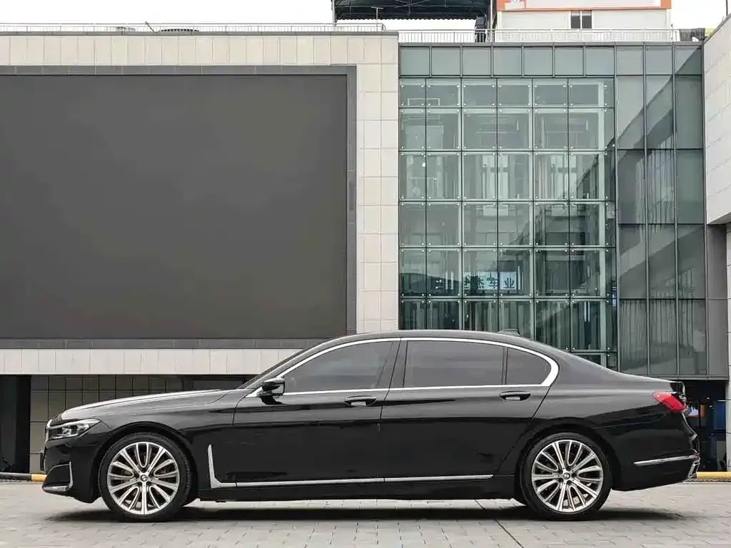 BMW 7 Series — фото 2