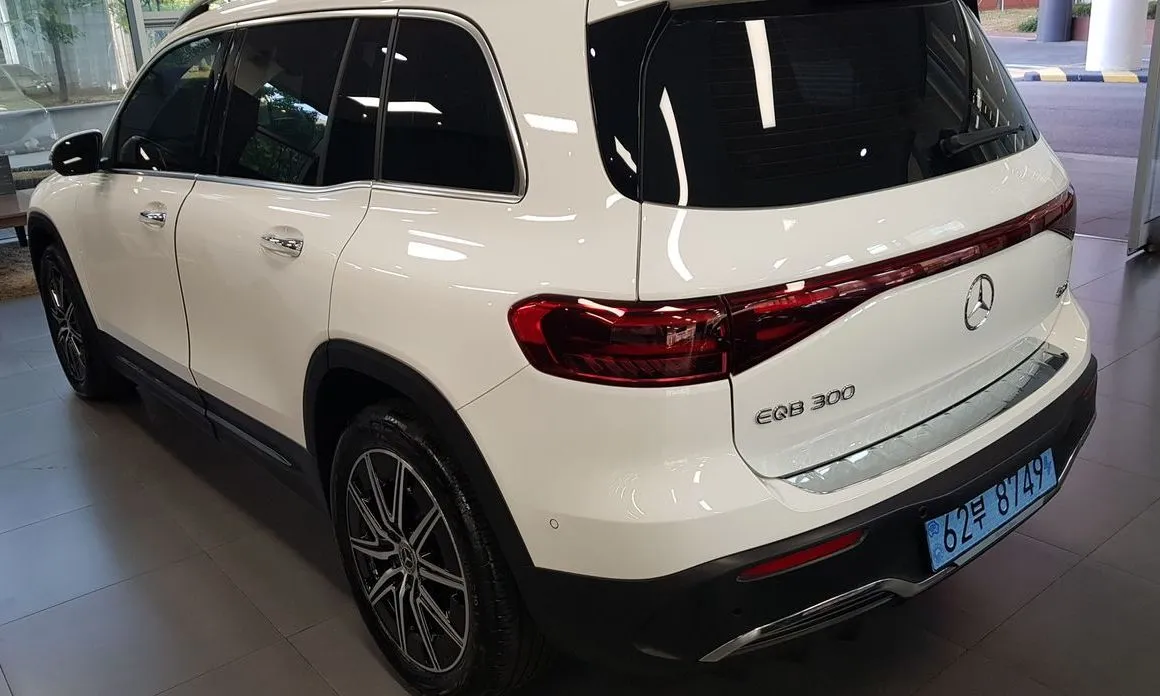 Mercedes-Benz EQB — фото 10