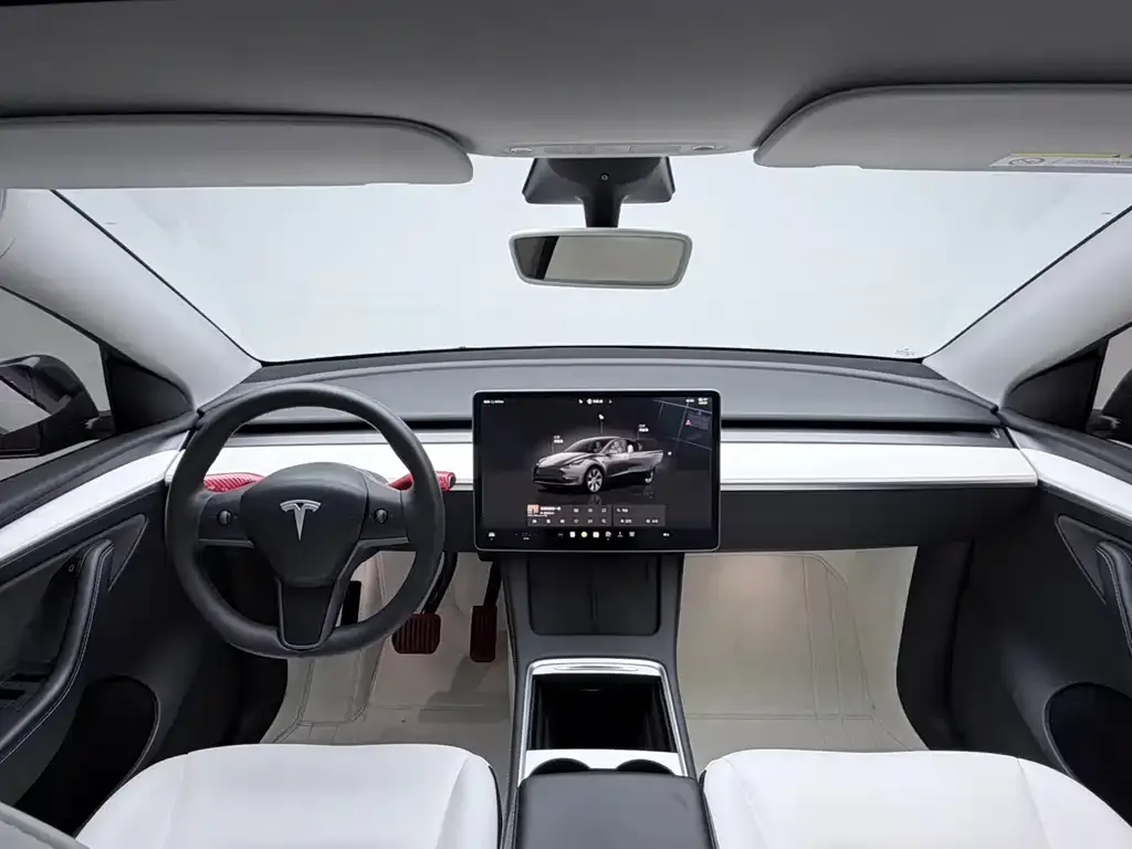 Tesla Model Y — фото 2