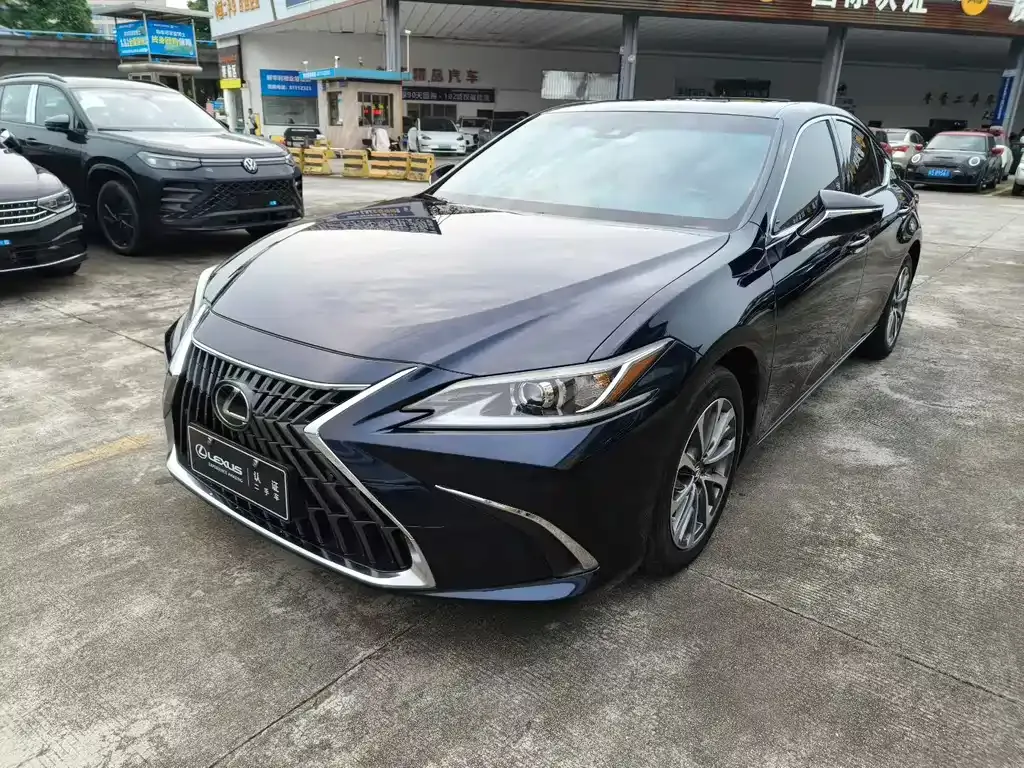 Lexus ES — фото 1