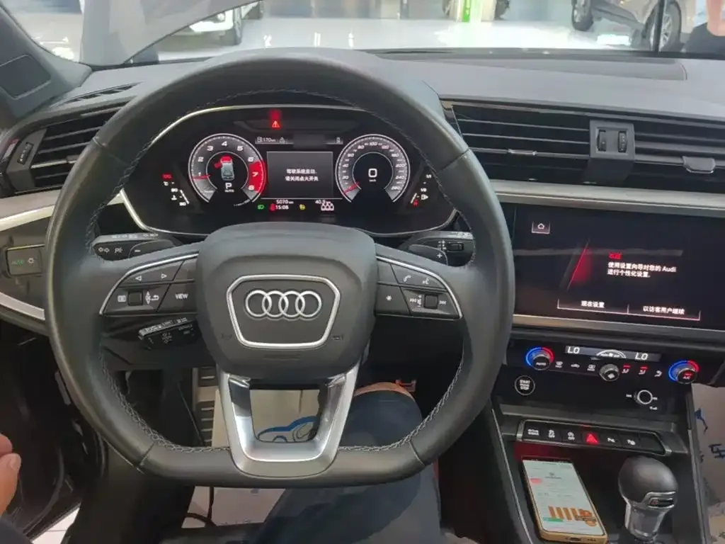 Audi Q3 — фото 10