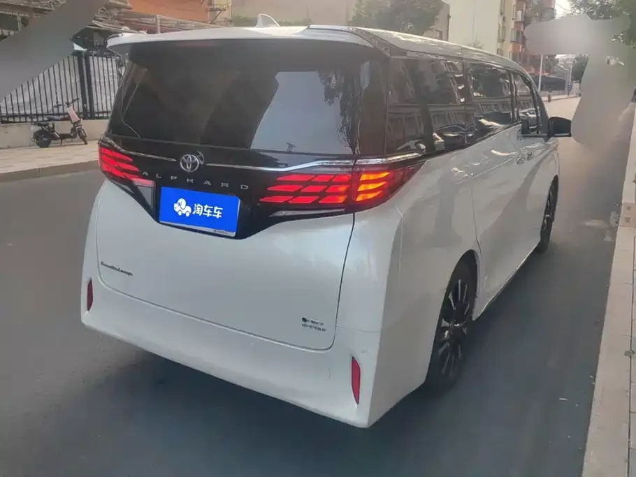 Toyota Alphard — фото 3
