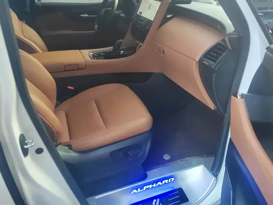 Toyota Alphard — фото 5
