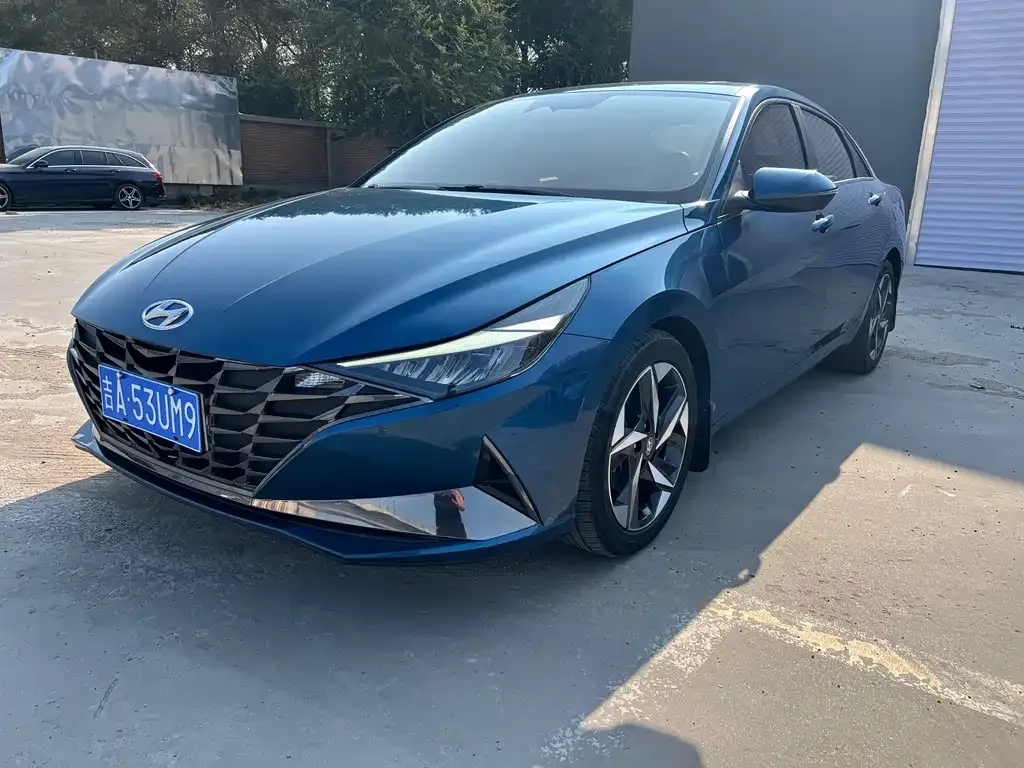 Hyundai Elantra — фото 1