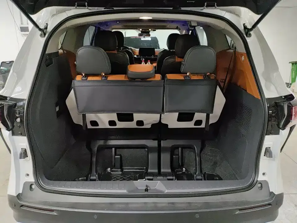 Toyota Sienna — фото 8