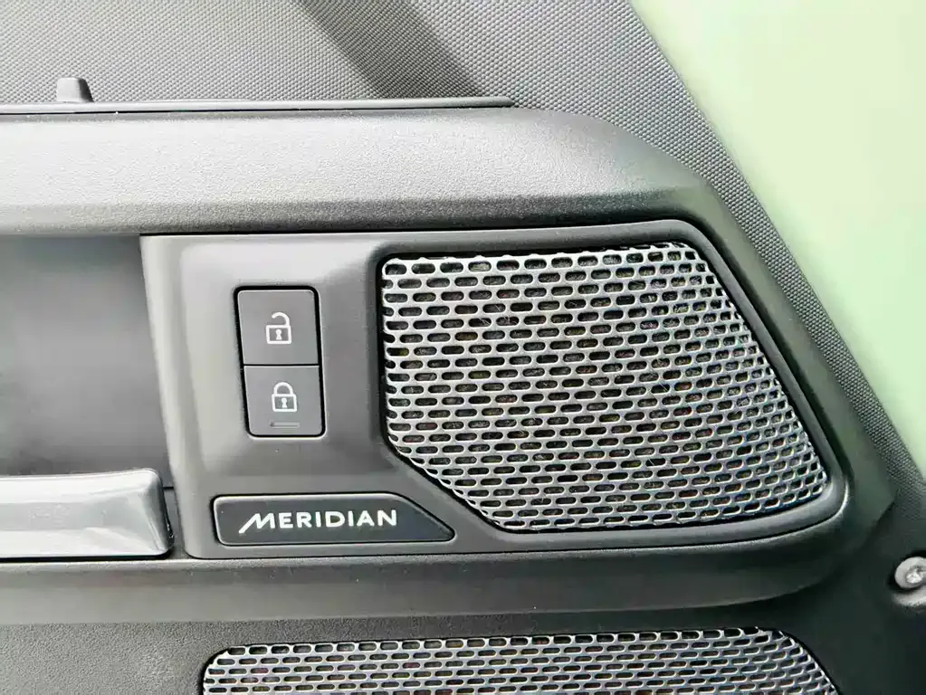 Land Rover Defender — фото 10