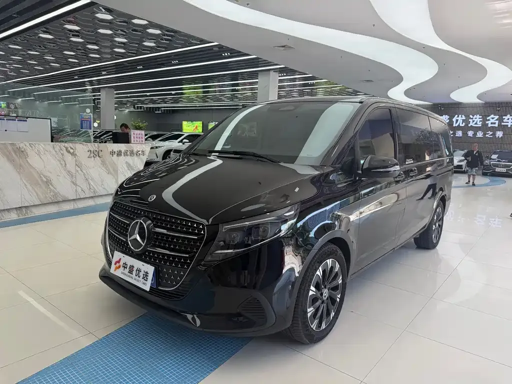 Mercedes-Benz V-Class — фото 1