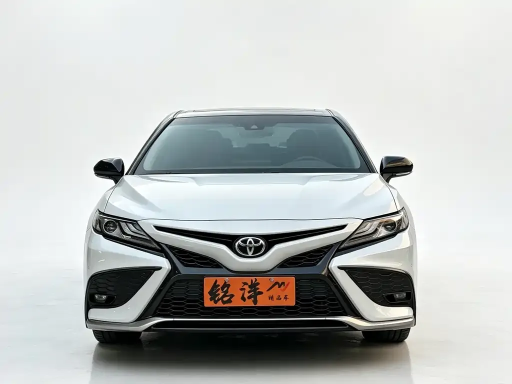 Toyota Camry — фото 7