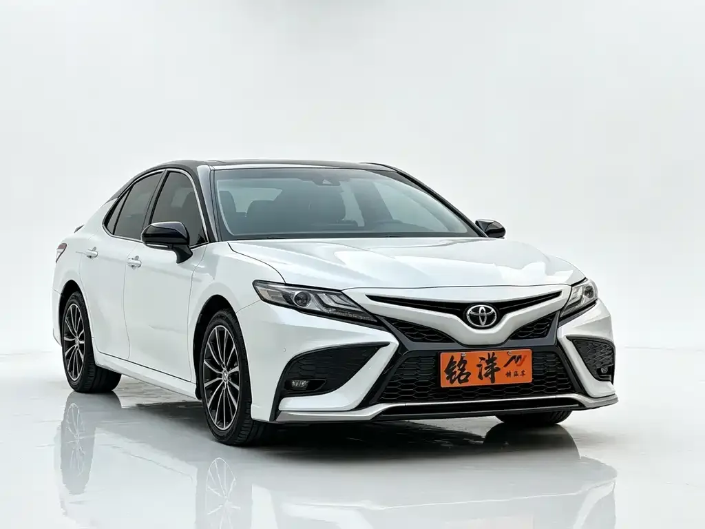 Toyota Camry — фото 4