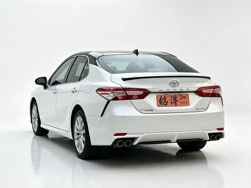 Toyota Camry — фото 9