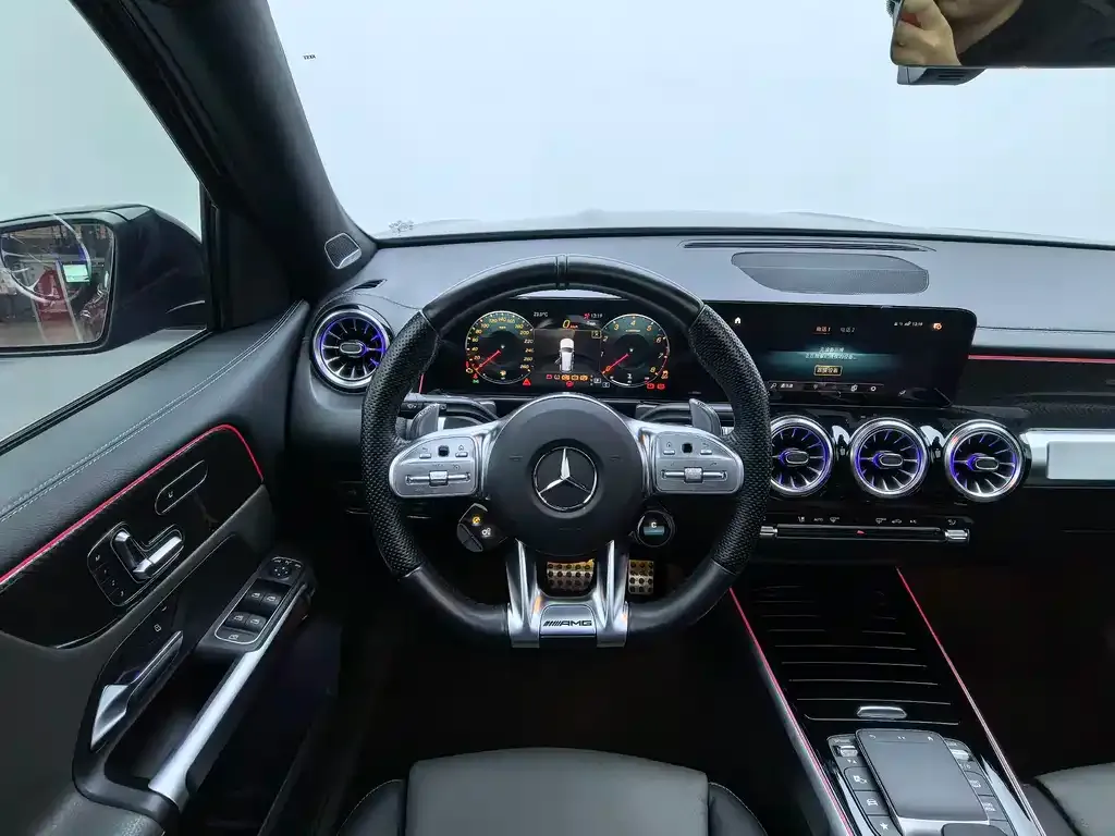 Mercedes-Benz GLB AMG — фото 7