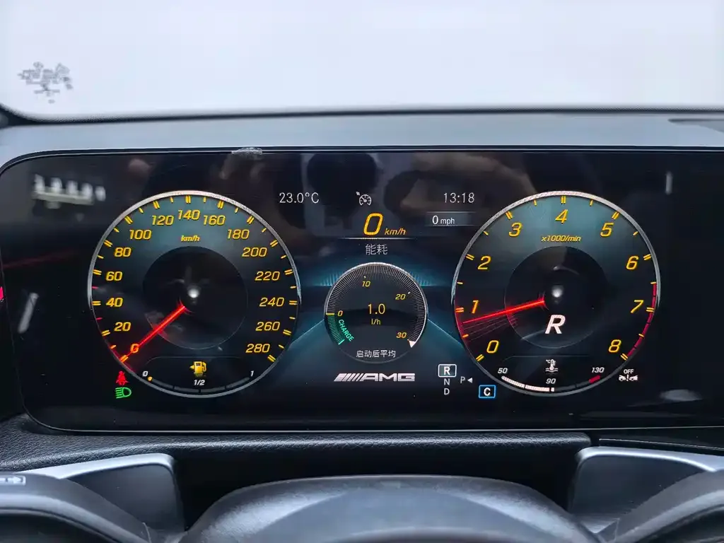 Mercedes-Benz GLB AMG — фото 4