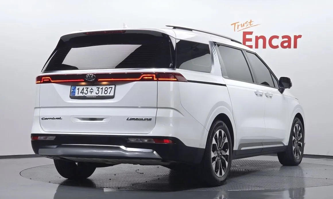 Kia Carnival — фото 10