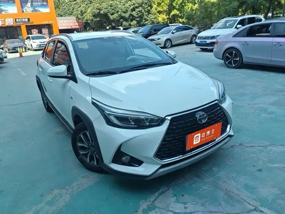 Toyota Yaris L — фото 7