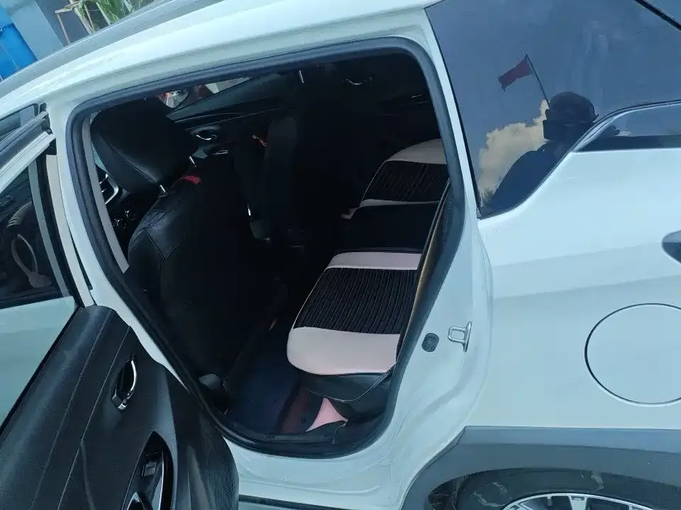 Toyota Yaris L — фото 2