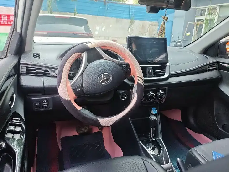 Toyota Yaris L — фото 9