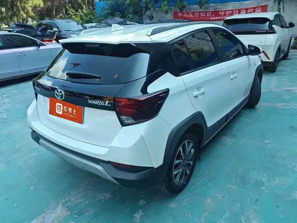 Toyota Yaris L — фото 6