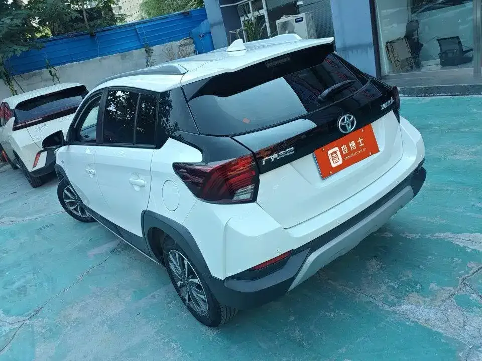Toyota Yaris L — фото 5