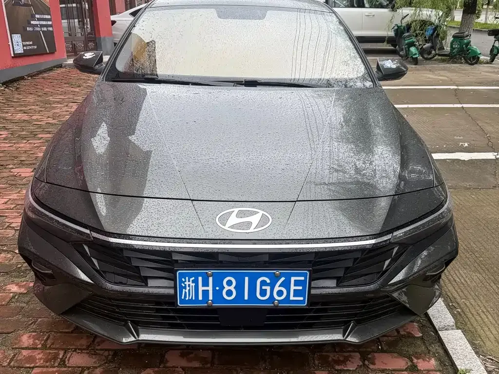 Hyundai Elantra — фото 1