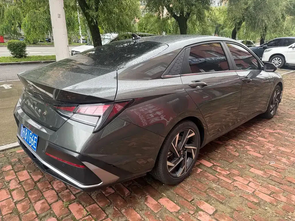 Hyundai Elantra — фото 3