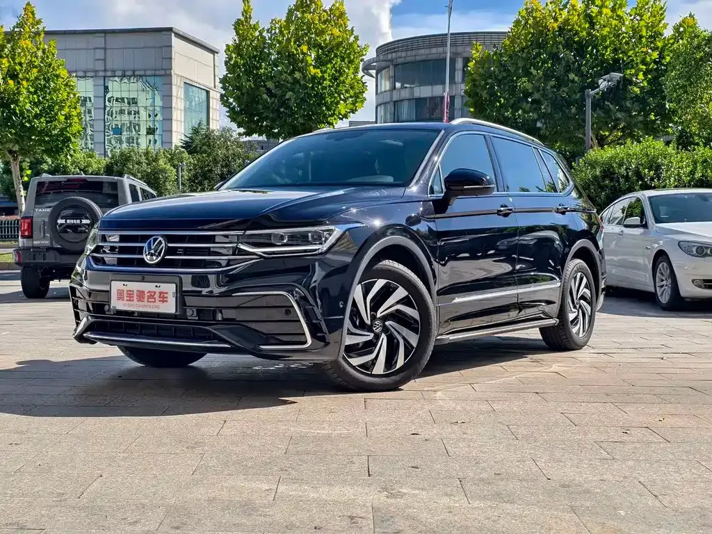 Volkswagen Tiguan L — фото 1