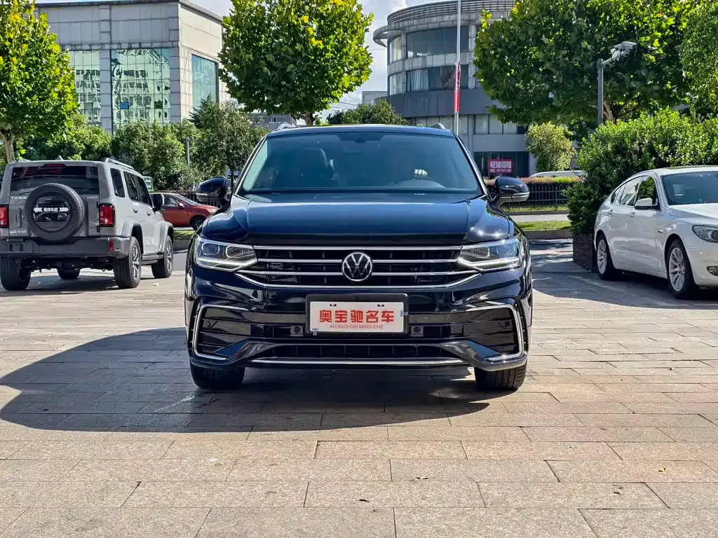 Volkswagen Tiguan L — фото 10