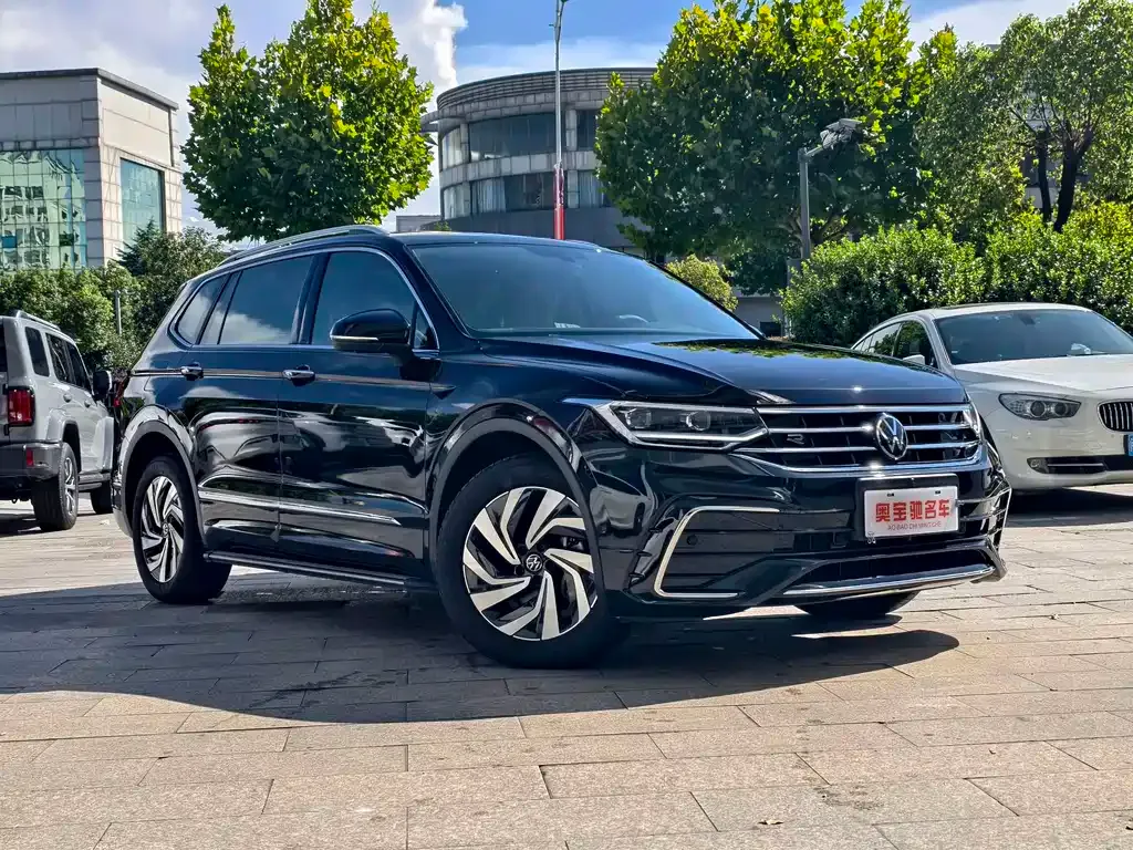 Volkswagen Tiguan L — фото 6