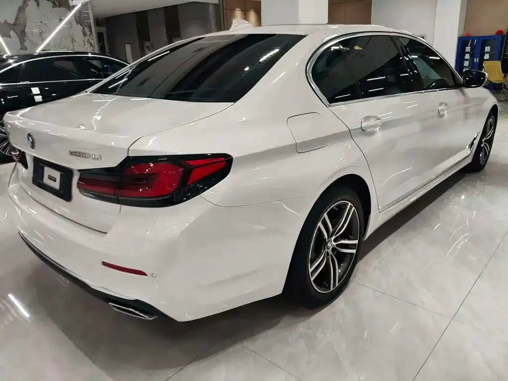 BMW 5 Series — фото 5
