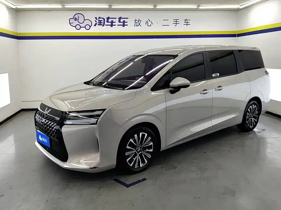 Wuling Xingguang 730 New Energy — фото 1