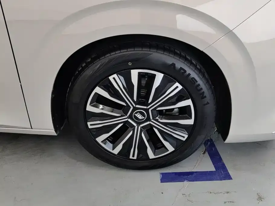 Wuling Xingguang 730 New Energy — фото 2