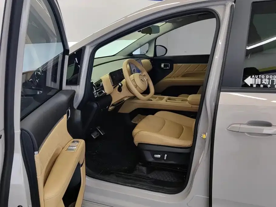 Wuling Xingguang 730 New Energy — фото 3