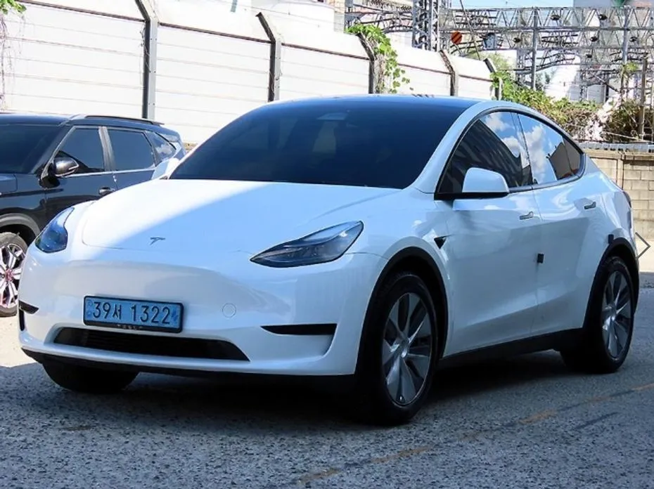 Tesla Model Y — фото 10