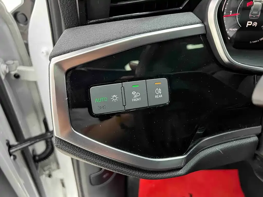 Audi Q3 — фото 10