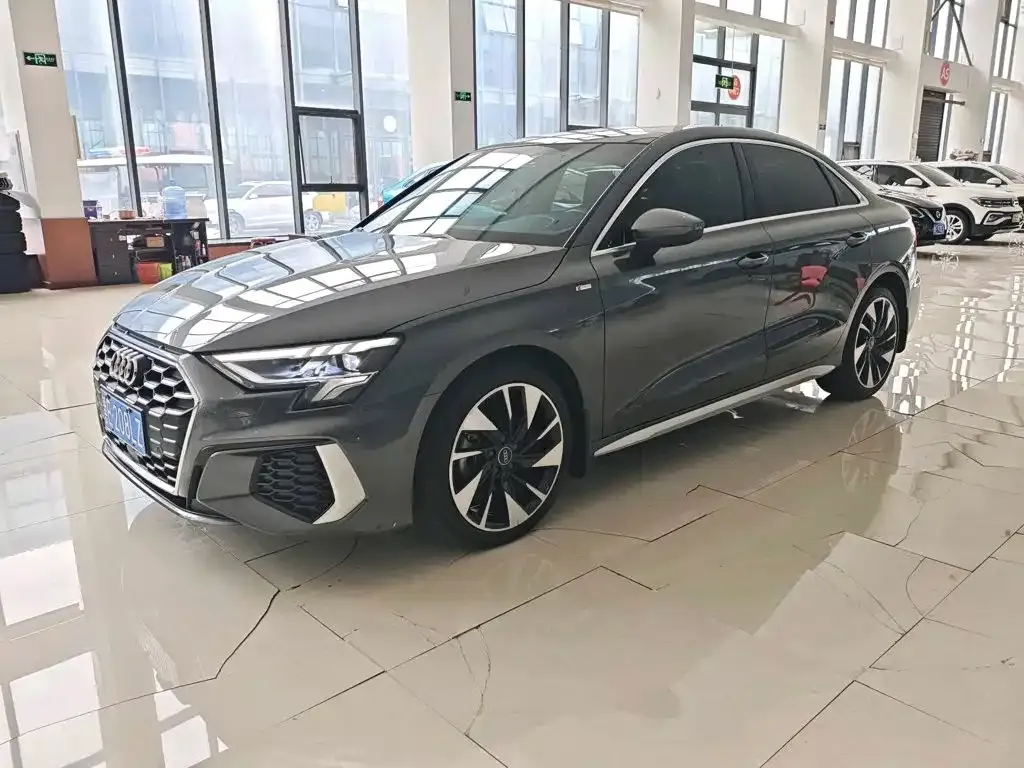 Audi A3 — фото 1