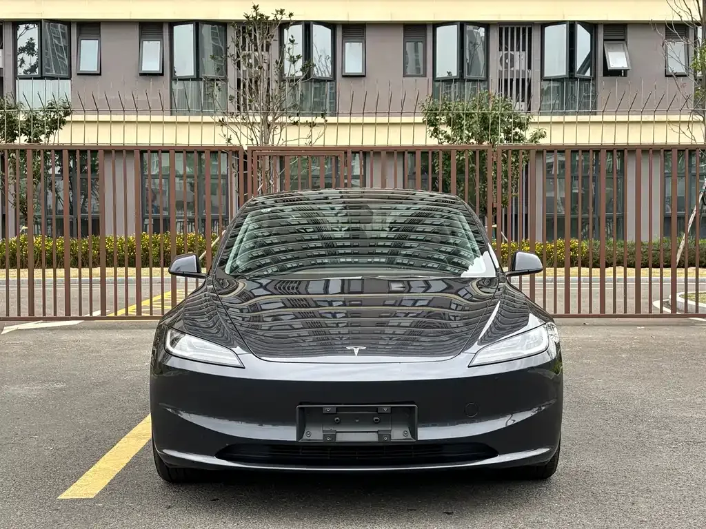 Tesla Model 3 — фото 9