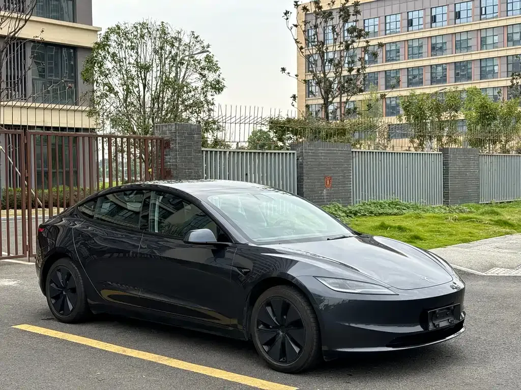 Tesla Model 3 — фото 6