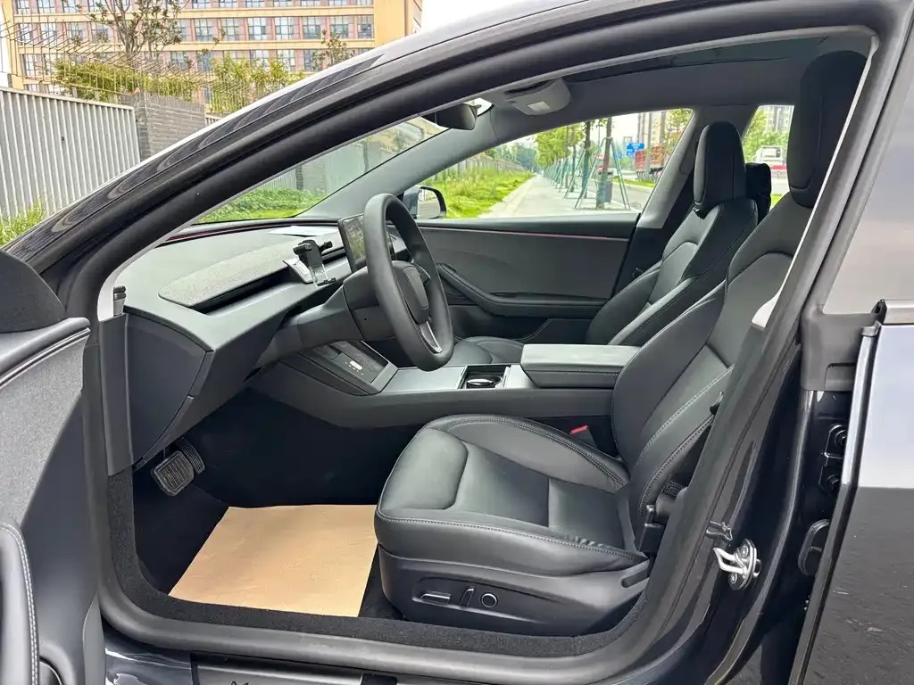 Tesla Model 3 — фото 3