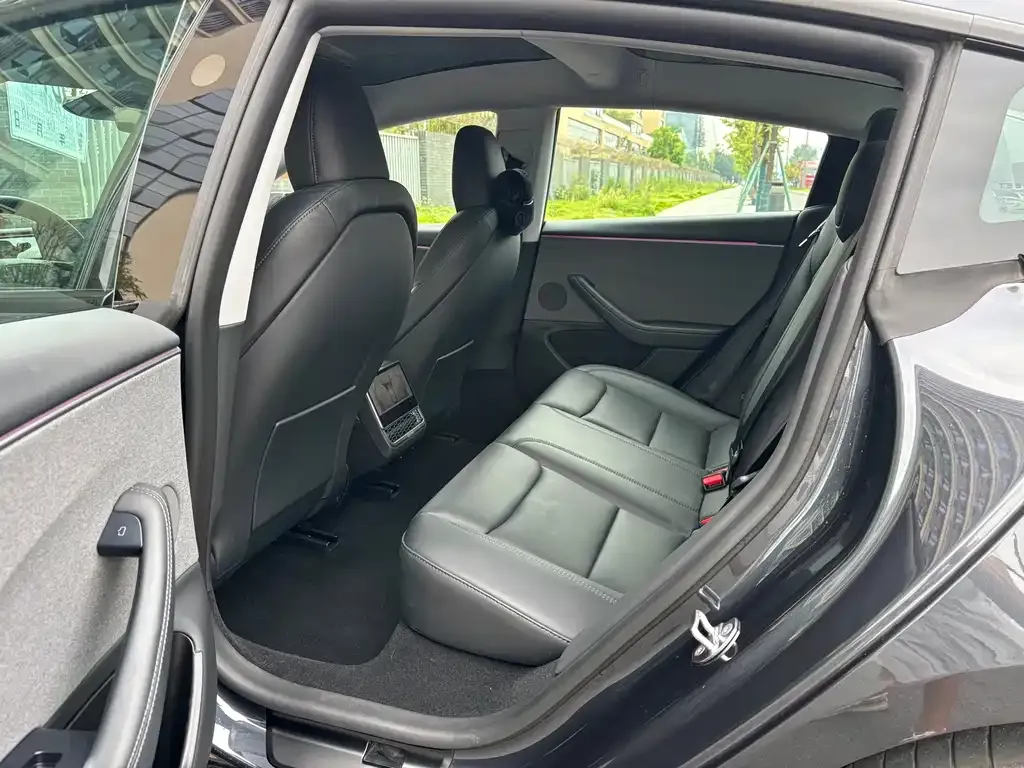 Tesla Model 3 — фото 10