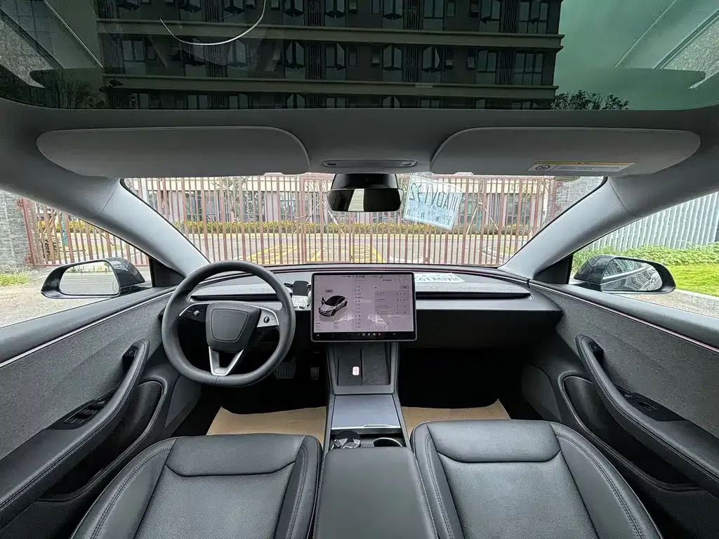 Tesla Model 3 — фото 2