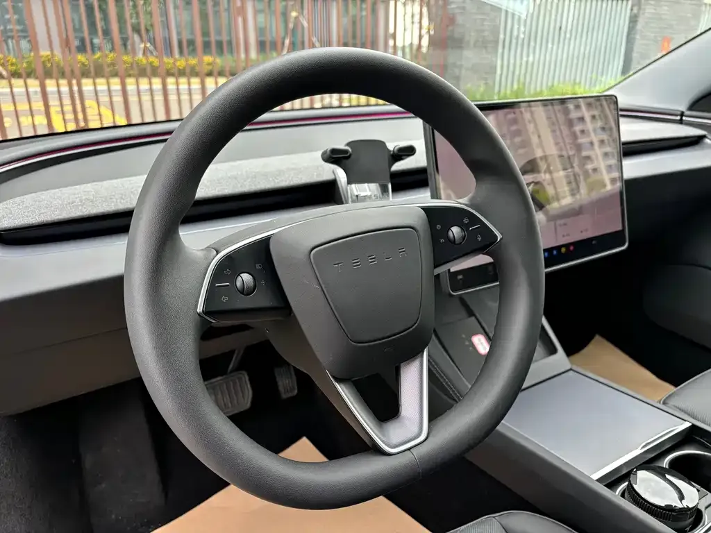 Tesla Model 3 — фото 4