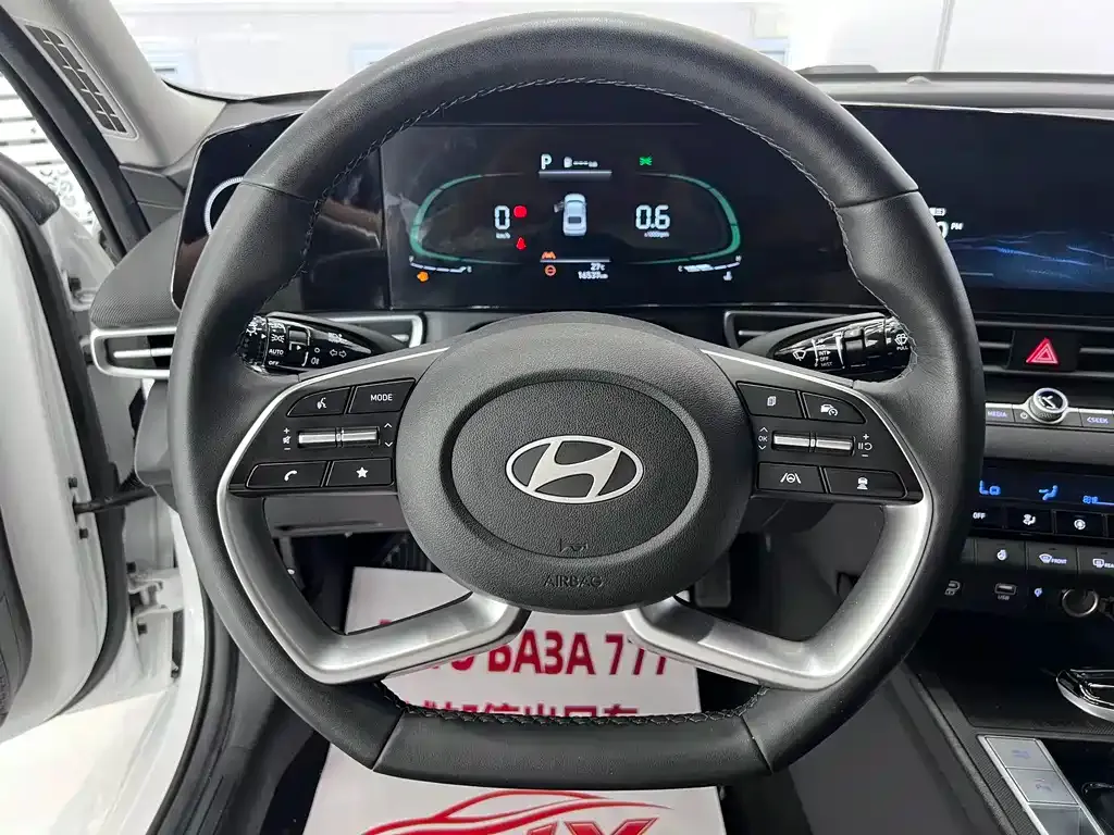 Hyundai Elantra — фото 8