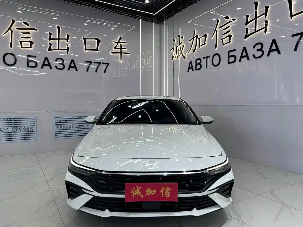Hyundai Elantra — фото 2