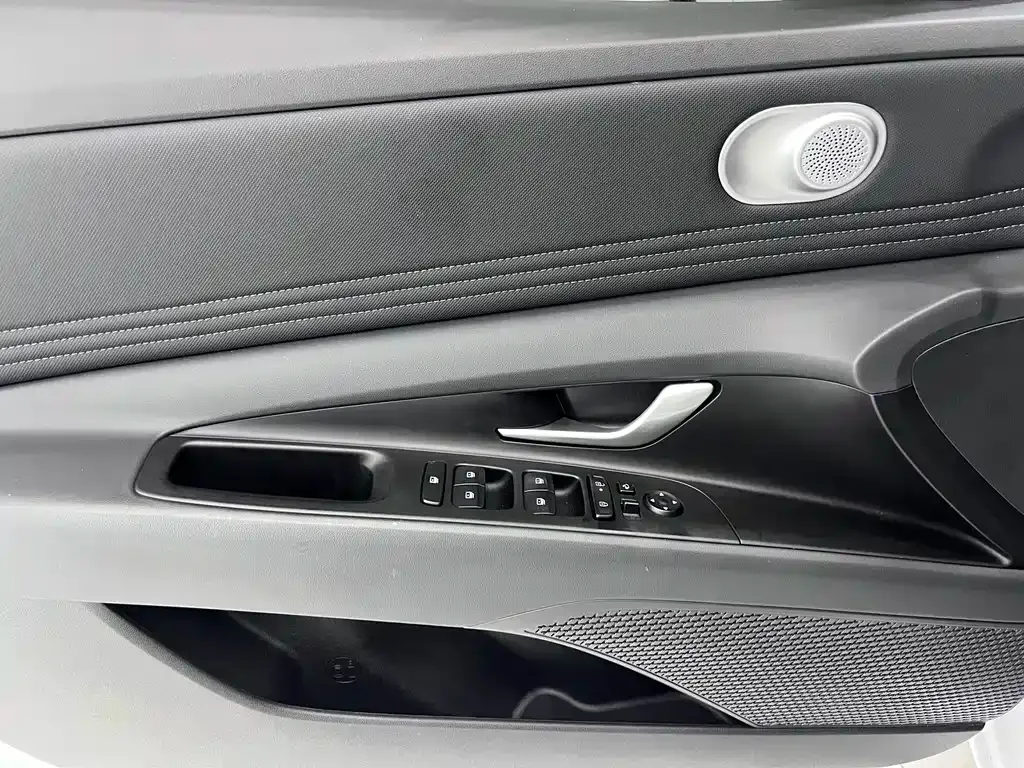 Hyundai Elantra — фото 9